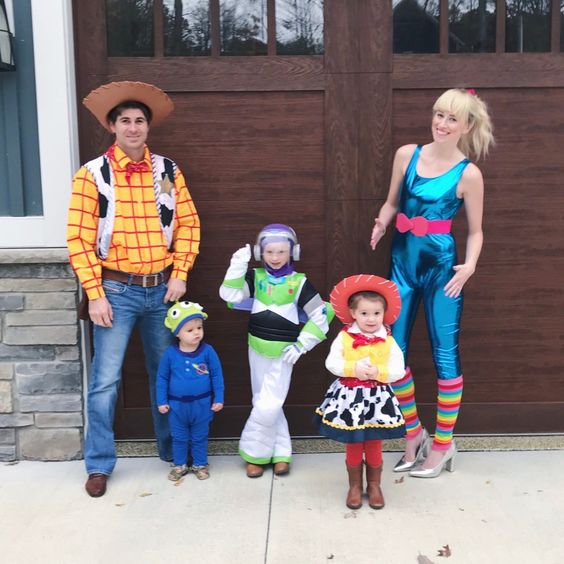 23 Creative Family Halloween Costumes for 2022 FamilyEducation